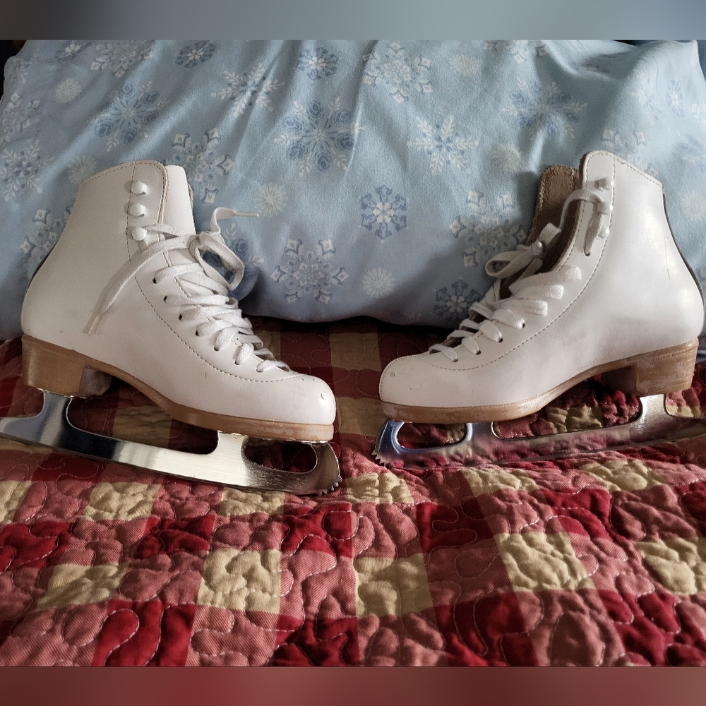 GIRLS RIEDELL Figure Skating Competition and Performance Skates.